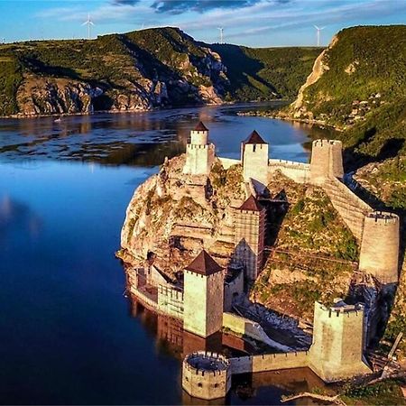 Apartman Studio Milojkovic Golubac Buitenkant foto